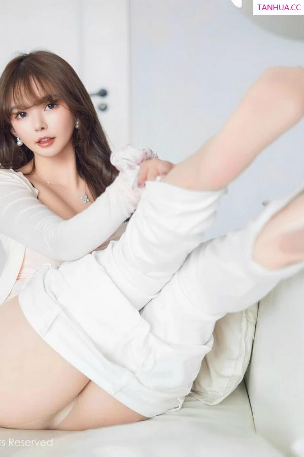 张思允  [XiuRen]高清写真图 2024.04.18 No.8413 张思允Nice 丝袜美腿第15张图片